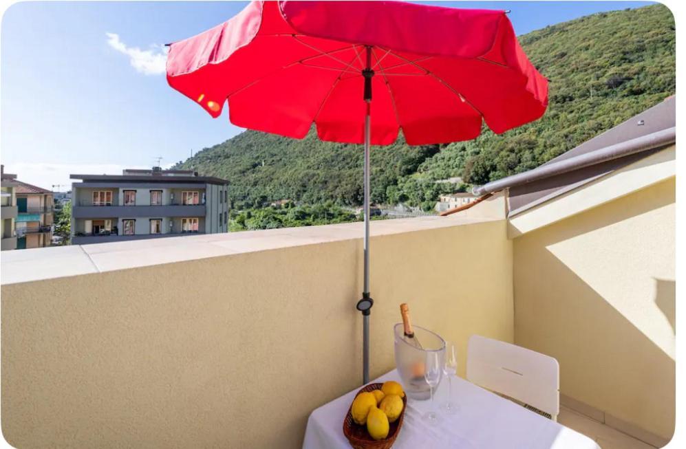 Mansarda Ivy Apartment Finale Ligure Exterior photo